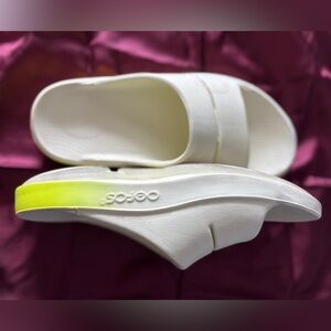 OOFOS Women's light yellow and Neon Yellow Mules